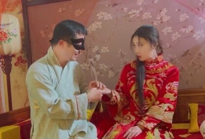 Chàng trai hư dẫn nữ nhân nhỏ tuổi mới quen về khách sạn