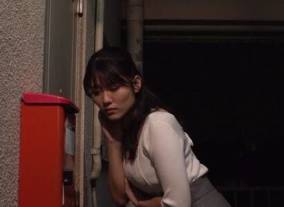 Đến lên mắng gã hàng xóm vì phim sex làm ồn và cái kết